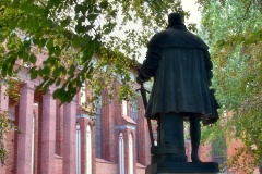 Markgraf-Albrecht-vor-dem-Dom_1.2