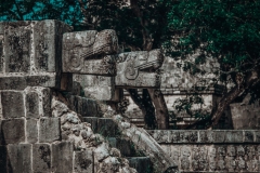 1_Chitchen-Itza_Schlangenkoepfe_Venusplattform_1.2
