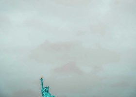 New York: Sie hält die Fackel hoch – die Freiheitsstatue