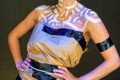 Nina_hoch_Arme-in-Huefte_1.1.klein_