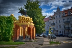 Wieder-da_Der-Gerichtsbrunnen-mit-Adler_1.1